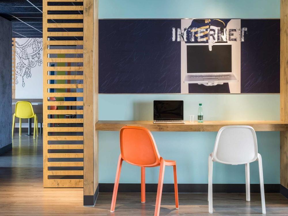 Ibis Brignoles Provence Verte Exterior foto